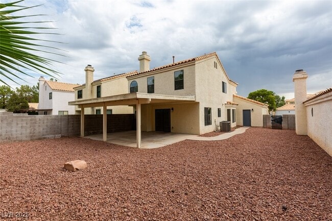 Building Photo - 2337 Chatfield Dr