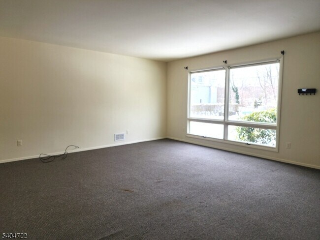 Building Photo - 19 Grove St