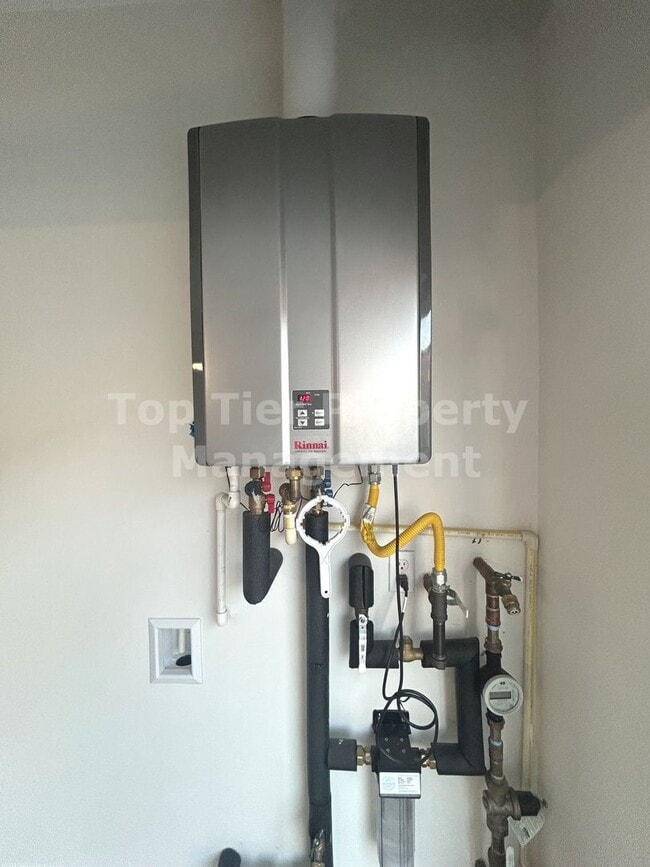 Building Photo - ***Gorgeous 2 bed / 2.5 bath / 1,083 sqft ...