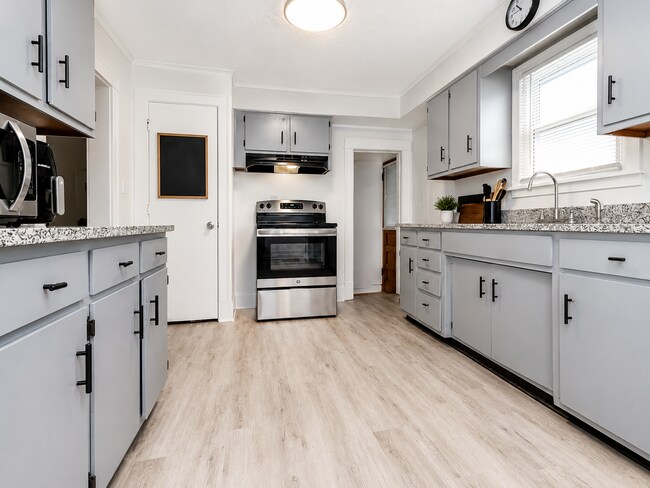 Building Photo - Charming 4BR Bungalow with Finished Basement & Fenced Yard