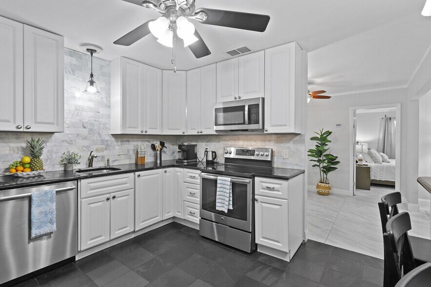 Building Photo - 4416 Fuschia Cir S