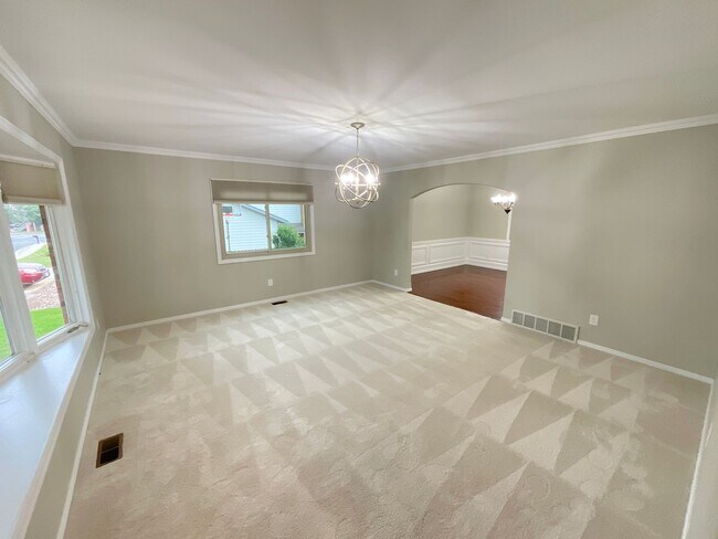 Building Photo - 4 Bedroom Home Available Near S Academy Bl...