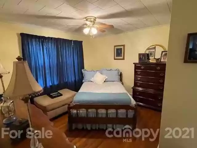 Building Photo - 3354 Clay Dr