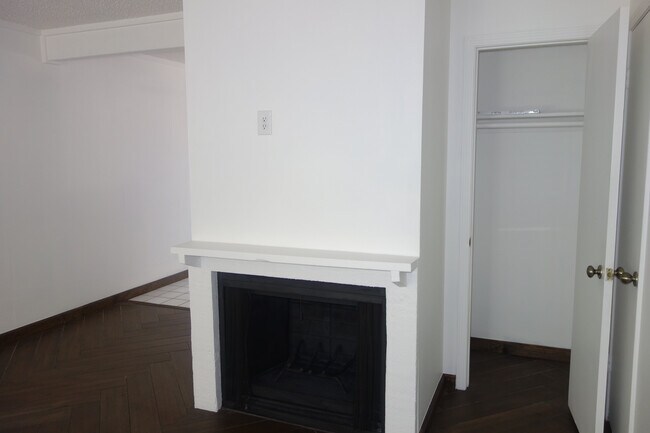 Living room view. Coat closet on right, kitchen entry on the left - 3421 E 35th St