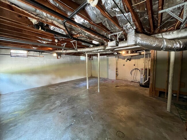 Building Photo - Spacious 4-Bedroom 3-Bathroom Brick Home in Arcadia Area