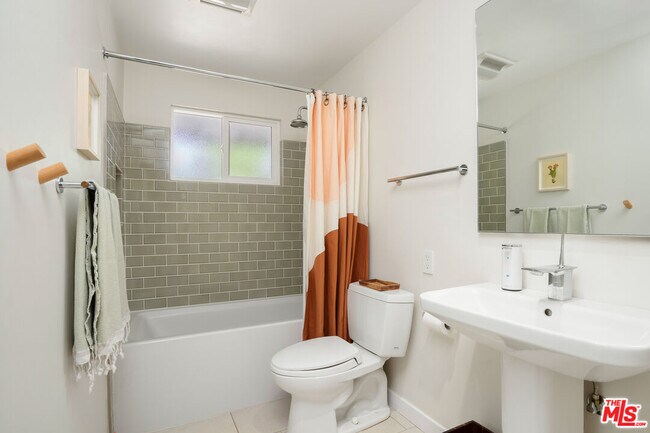 Building Photo - 1741 Golf Club Dr