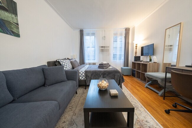 Building Photo - 1422 2nd Ave