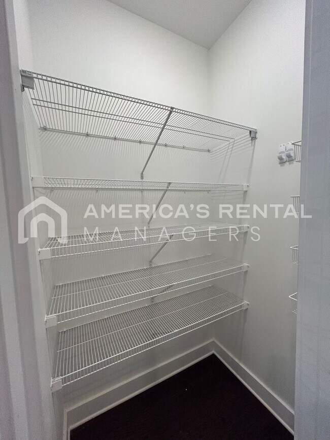 Building Photo - Home for Rent in Vestavia Hills, AL!!! Available to View Now!