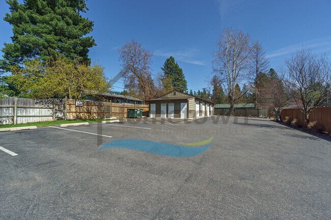 Building Photo - 2 Bedroom 1 Bath Home with Off-Street Parking Available in Coeur d'Alene!