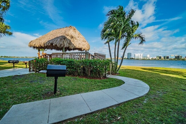Building Photo - TWO BEDROOM TWO BATHROOM!! WATERFRONT COMMUNITY!!