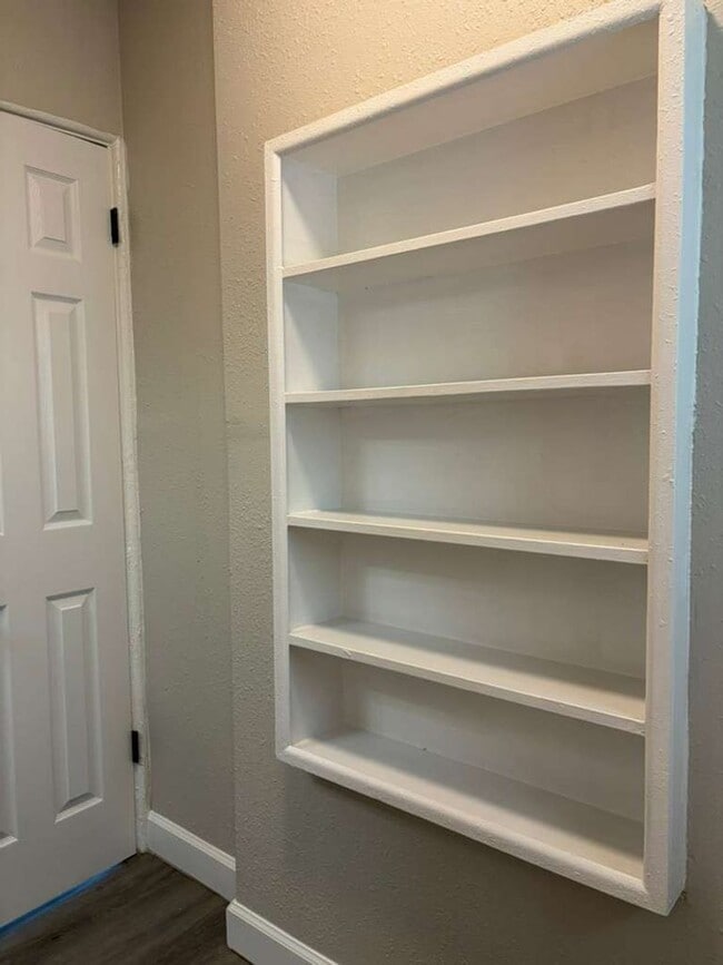 Building Photo - P233 - Lynd #9