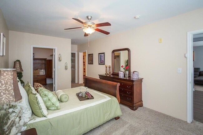 Building Photo - Spacious & Stylish 2 Bed — 1 Month Free!