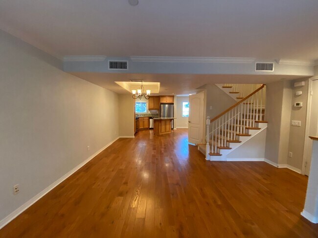 Building Photo - Great Tri-Level Townhome in Coastal Carlsbad Location!
