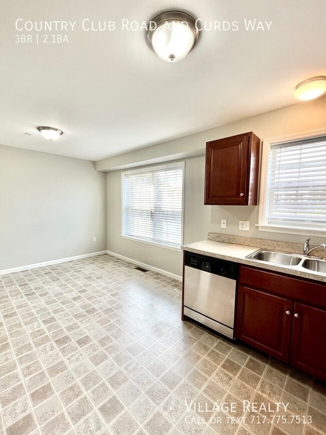 Building Photo - 703 Country Club Rd