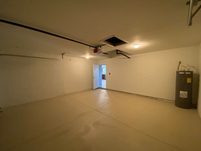 Building Photo - 10 Hemlock Cir Ct