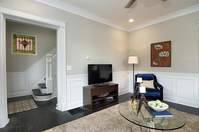Building Photo - Modern Upgrades in Clifton