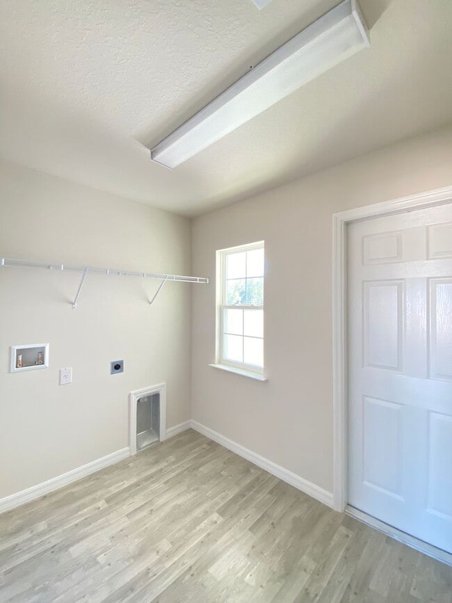 Building Photo - Desirable Marion Oaks Neighborhood 4/2/2 *WON'T LAST*