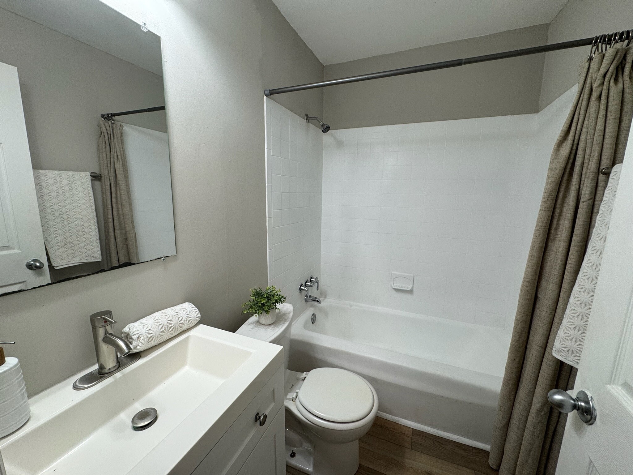 Building Photo - 2052 E 42nd St