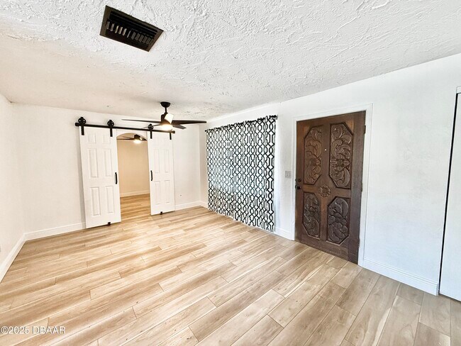 Building Photo - 929 Derbyshire Rd