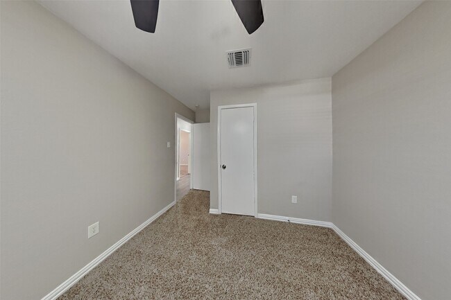 Building Photo - 5315 Derbyshire Dr