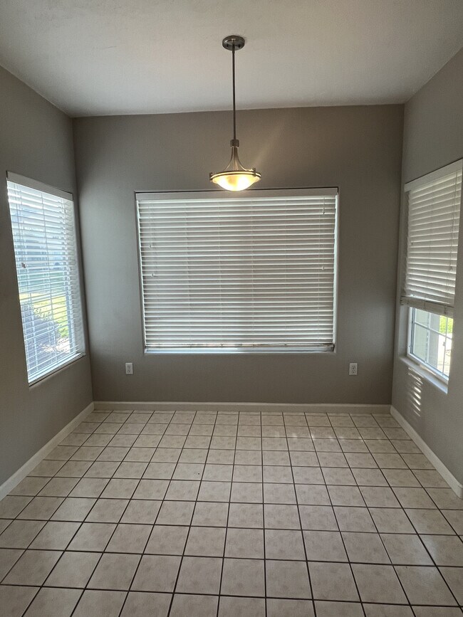 Building Photo - 5427 S Dover St