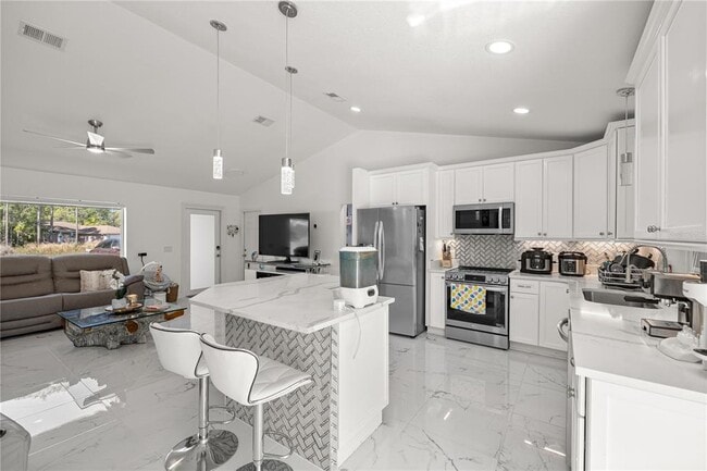 Building Photo - 7191 Hemlock Rd