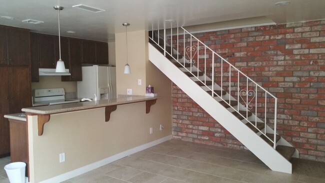 Building Photo - 2 bed/ 1 bath townhouse with garage in Santee