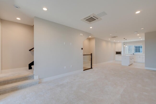 Building Photo - 1416 Venice Ter