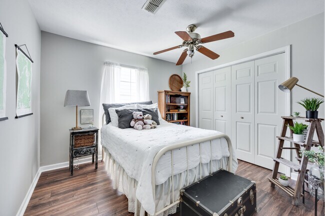 2nd bedroom - 601 Hardin Shire Dr