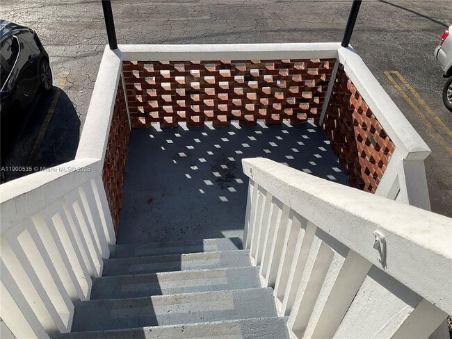 Building Photo - 22 SE 3rd Terrace