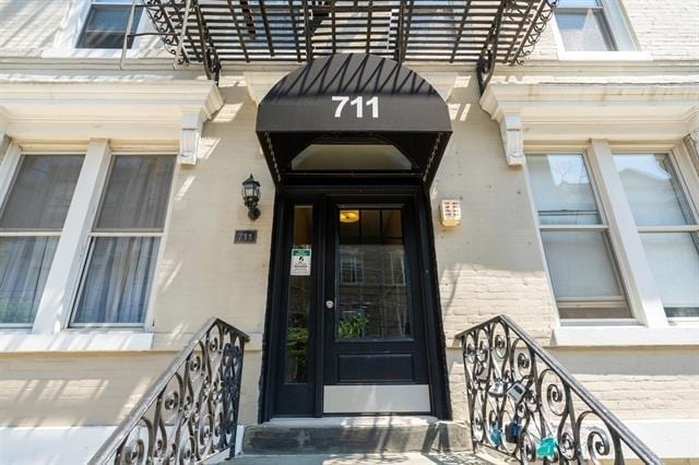 Building Photo - 711 Willow Ave