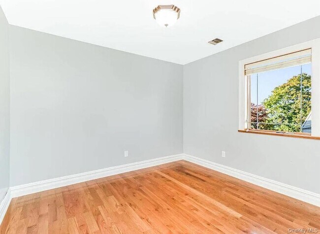 Building Photo - 113 Maple Pl