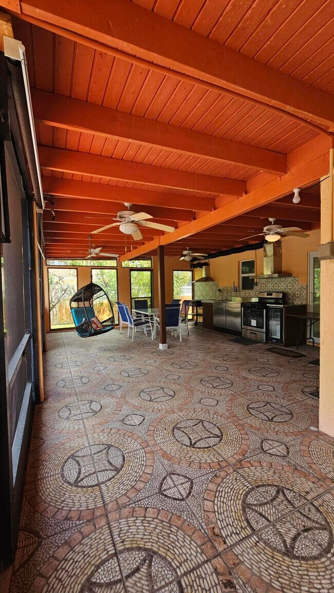 Building Photo - 12157 Sycamore Ln