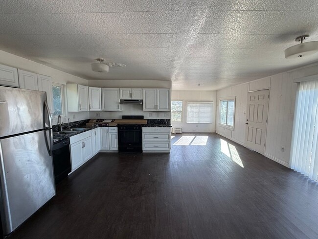 Building Photo - 3 Bedroom 2 Bath Manufactured Mobile home in Murrieta!