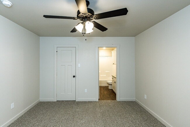 Building Photo - Like-New Modern Townhomes in Cooper ISD!