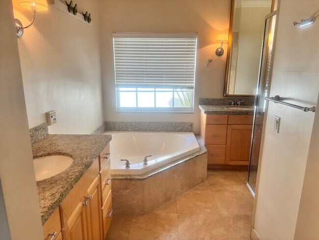 Building Photo - 857 SW 11th Ct