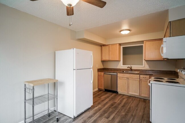 Building Photo - 4314 Southwest View Point Ter