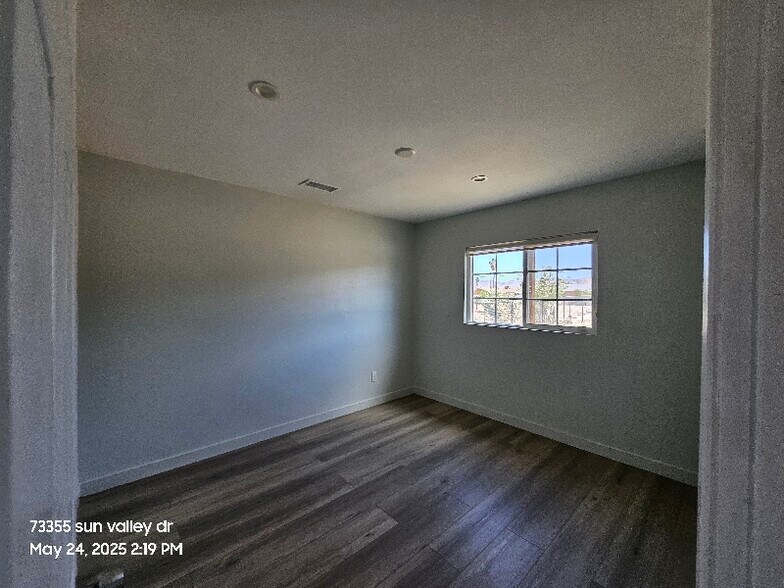 Building Photo - 73355 Sun Valley Dr