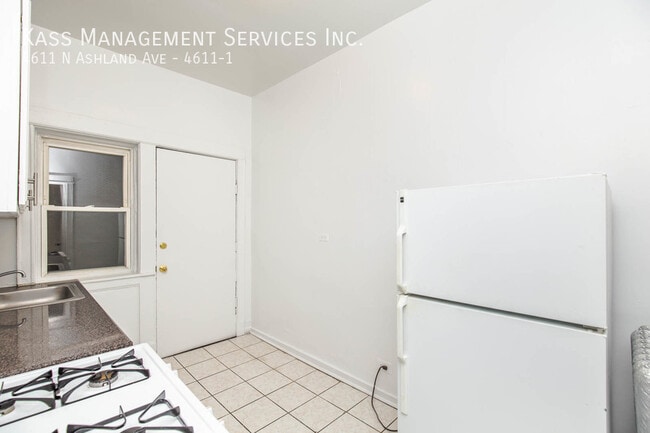 Building Photo - 4611 N Ashland Ave