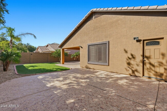 Building Photo - 21663 E Via Del Rancho Rd