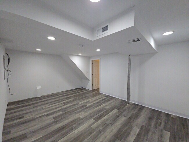 Building Photo - 4 Edam Ct