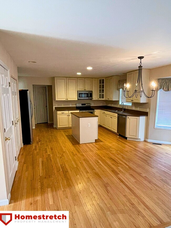 Building Photo - Beautiful 4 Bed 3 Bath Home For Immediate ...