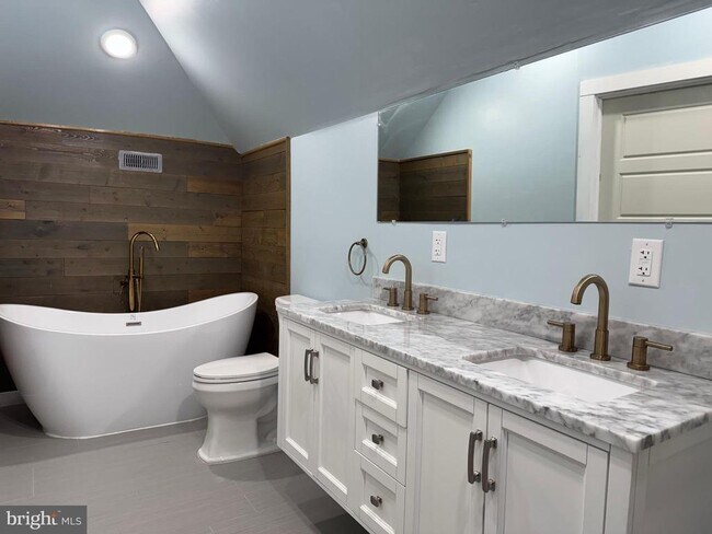 Building Photo - 208 Vineyard Rd