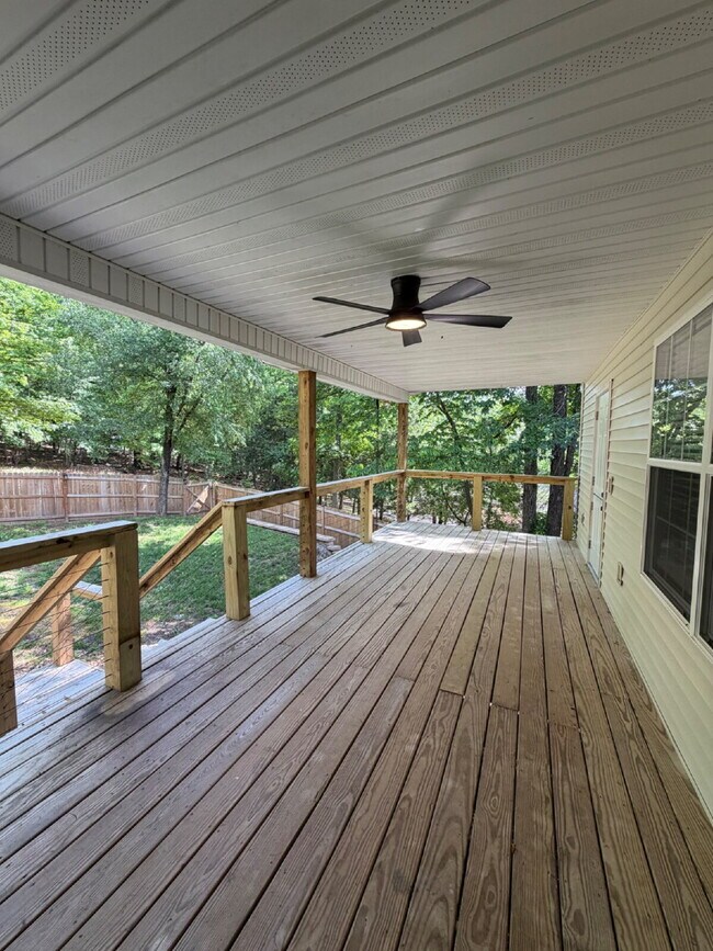 Building Photo - 1270 Skyview Dr