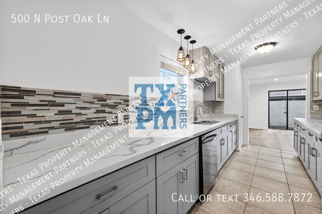Building Photo - 500 N Post Oak Ln