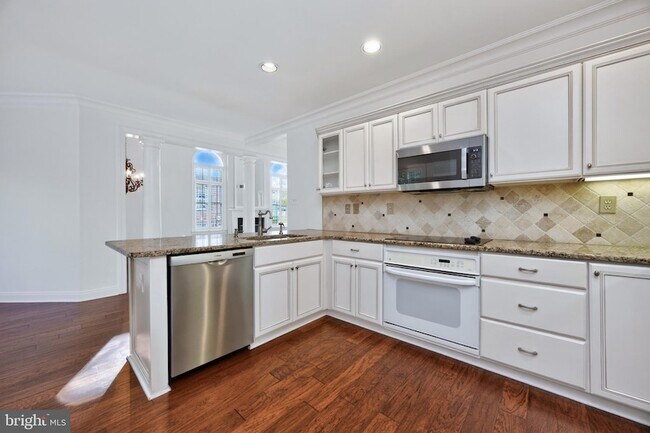 Building Photo - 563 Gramercy Ln