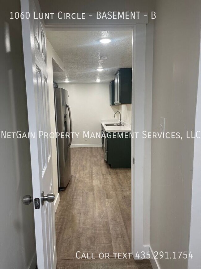 Building Photo - 1060 Lunt Cir