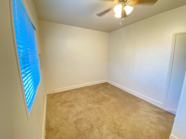 Building Photo - Great Normal Heights Location! IN UNIT Washer/Dryer, 2 Covered Parking Spots, Storage Locker!