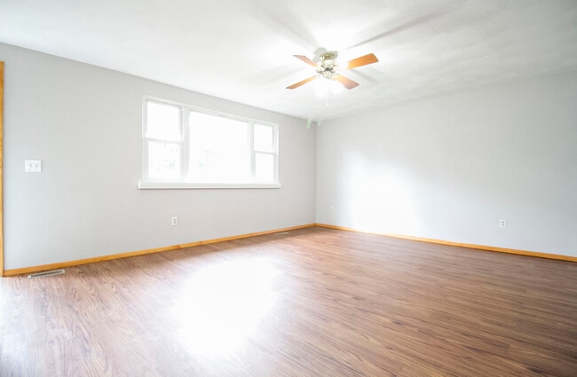 Building Photo - 437 S Haven Rd