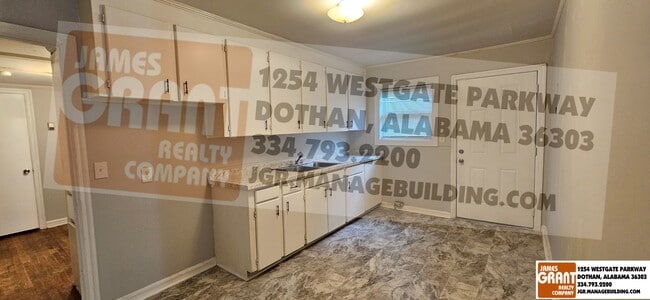 Building Photo - 1528 S Park Ave